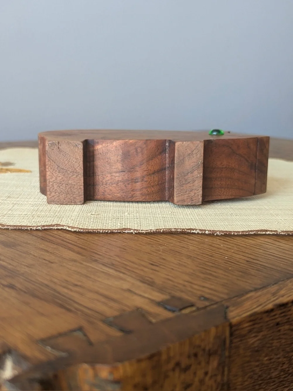 Vintage Hand-carved Wooden Walnut Green-eyed Pig Pencil Holder Desk Organizer 🐷